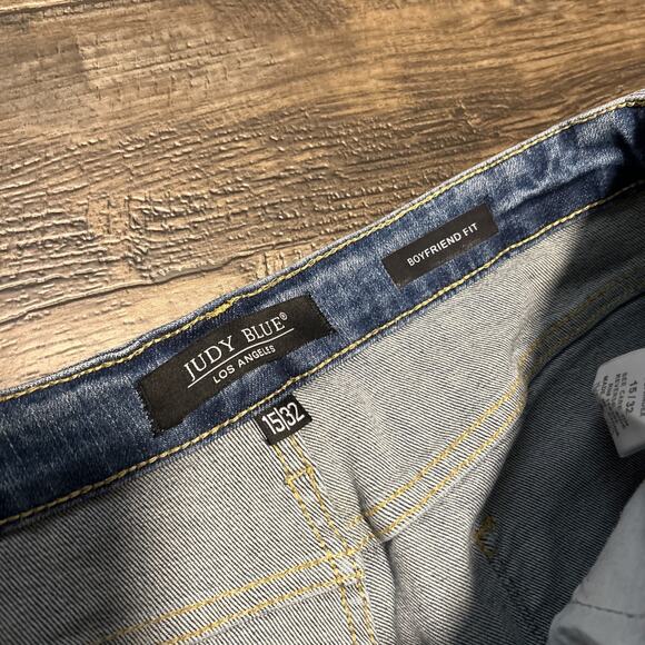 Judy Blue Jeans Women's 15/32 Boyfriend Fit Stretch High Rise Distressed Denim - Picture 3 of 6